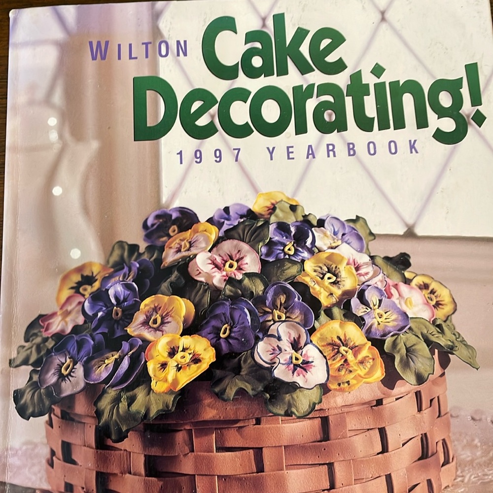 Wilton’s cake decorating 1997. Good condition